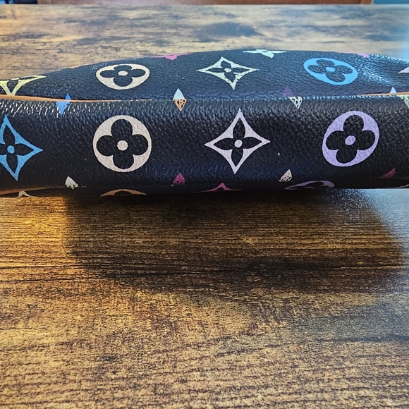 Louis Vuitton Murakami Mulitcolor Black Pochette. Great Condition! - Picture 8 of 9